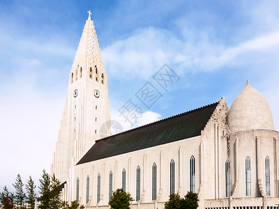 前往冰岛的旅行在塞普滕贝尔的雷克雅未市Hallgrimskirkja教堂图片