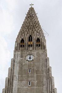前往冰岛塞普滕贝尔雷克雅未市Hallgrimpskirkja教堂塔前视线图片