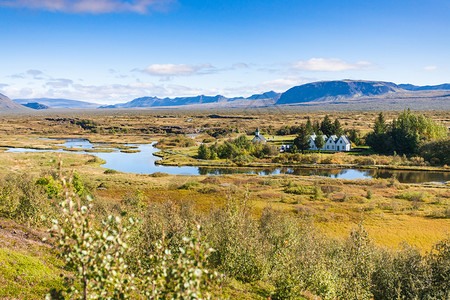 前往冰岛旅行位于Thingvelllir公园September的裂谷图片