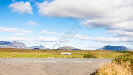 去冰岛旅游九月在冰岛的埃弗里雷克村附近的Laugarvatnsvegur公路可以看到这个图片