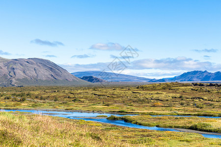 秋季前往冰岛廷韦利尔公园山谷全景图片