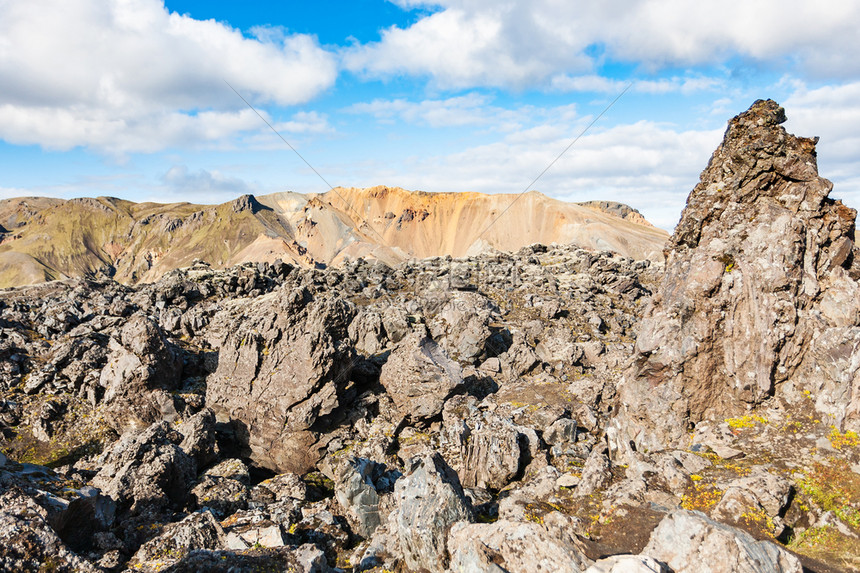 前往冰岛高地区Fjellabak自然保护区Landmannalaugar地区的老Laugahraun火山熔岩场图片