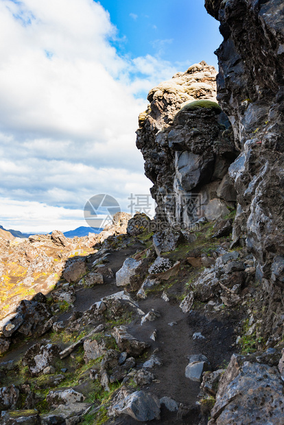 前往冰岛高地区Fjellabak自然保护区Landmannalaugar地区的峡谷墙图片