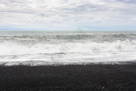 前往冰岛雷尼斯法哈拉海滩上洋冲浪位于塞普坦贝尔KatlaGearpark的大西洋南海岸VikIMyrdal村附近图片