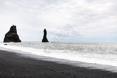 前往冰岛在雷尼斯法哈拉海滩的雷尼斯德兰加尔basalt柱上看到冰岛的雷尼斯法拉海滩大西洋南岸KatlaGeoparkerKatl图片