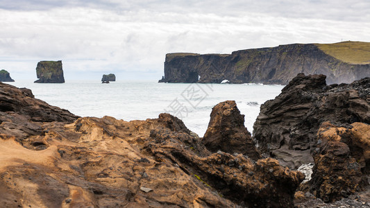 前往冰岛大西洋海火山岸和SeptemberKatlaGearpark的大西洋南海岸VikIMyrdal村附近Dyrholaey的图片
