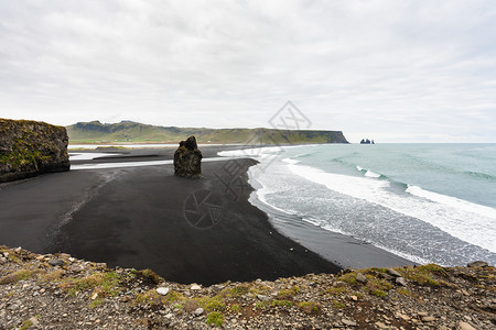 前往冰岛上图为9月卡特拉地质公园大西洋南岸VikIMyrdal村附近Kirkjufjara海滩和Reynisfjara海滩上的s图片