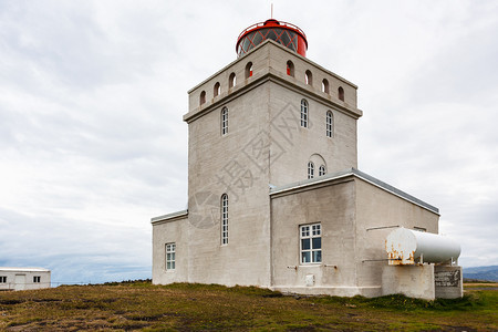 去冰岛旅游9月在卡特拉地质公园的大西洋南岸的维克米尔达尔村附近戴尔霍莱耶尔维特灯塔在戴尔霍莱伊半岛的外部图片