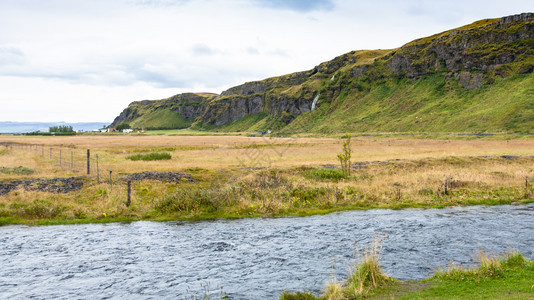 前往冰岛九月在冰岛大西洋南岸卡特拉地质公园的塞尔贾兰兹瀑布附近欣赏塞尔贾兰兹河图片