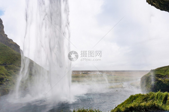 前往冰岛九月从冰岛大西洋南岸卡特拉地质公园的洞穴中欣赏塞尔贾兰德斯瀑布图片