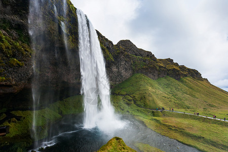 前往冰岛九月在冰岛大西洋南岸卡特拉地质公园欣赏塞尔贾兰德河的塞尔贾兰德瀑布图片