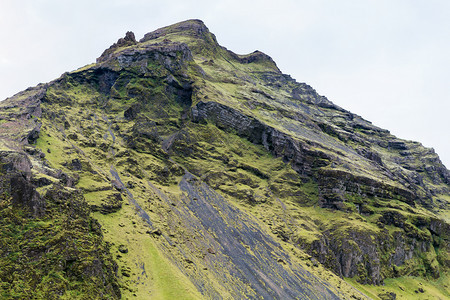 前往冰岛南岸Skogafos瀑布附近的火山坡Skogafos瀑布位于冰岛南岸September的KatlaGeopark的冰岛南图片