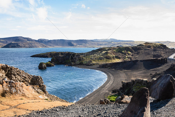 前往冰岛南半Kleifarvatn湖雷克雅内斯卡吉雷克雅内斯半岛的黑色火山海岸图片