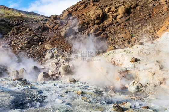 前往冰岛南半雷克雅内斯卡吉雷克雅内斯半岛塞普滕贝的Krysuvik地热区酸烟雾图片