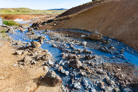 前往冰岛南半雷克雅内斯卡吉雷克雅内斯半岛塞普滕贝的Krysuvik地热小溪图片