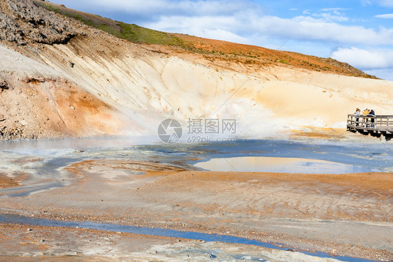 前往冰岛塞普滕贝尔南半岛雷克贾内斯卡吉雷克雅内斯半岛地热Krysuvik地区的观点和泥坑图片