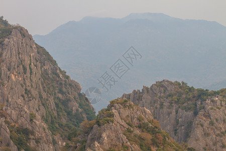 泰国三里洋公园的石灰岩山脉图片