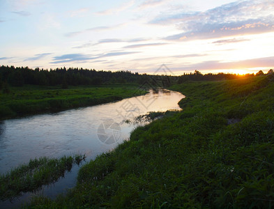 乌拉尔河的日落图片