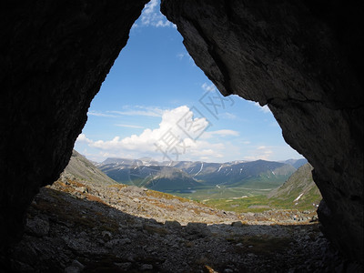 堀北真希写真照希比尼山背景