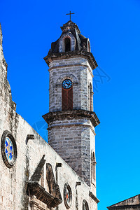 古巴旧教堂的钟楼图片