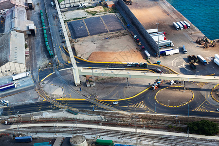 海港的公路和铁图片