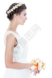 白背景上带花圈的新娘图片