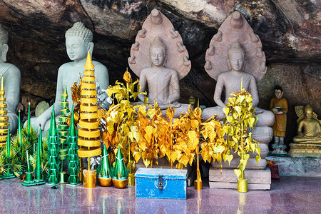 柬埔寨KbalSpean的佛像雕图片