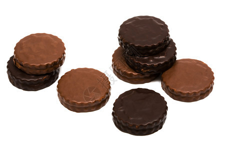 白色背景的甜和巧克力饼干图片