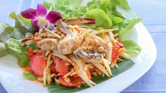 传统泰国菜香辣青木瓜沙拉配螃蟹麻辣青木瓜沙拉图片