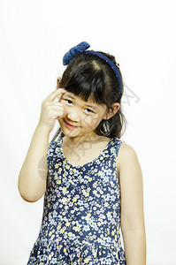 白背景的亚裔小女孩肖像亚裔小女孩肖像图片