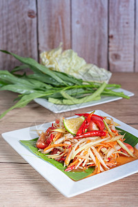 辣味木瓜沙拉最受欢迎的泰国菜配新鲜蔬菜辣味木瓜沙拉最爱的泰国菜图片
