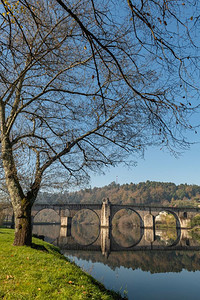 PontedaBarca桥葡萄牙北部Minho河上古老的土库吉人村葡萄牙北部图片