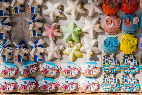提醒土耳其Bodrum镇的多彩冰箱磁铁图片