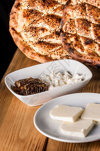 木桌土耳其传统早餐图片