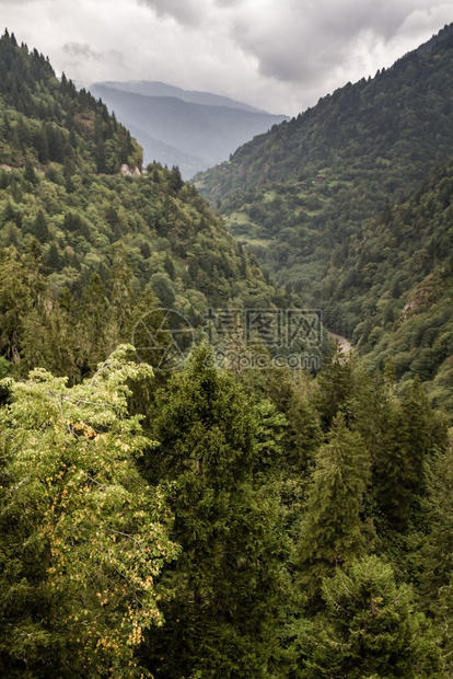 土耳其齐尔卡勒城堡的美丽山谷景象图片