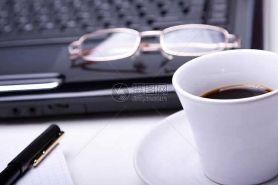 计算机和咖啡图片