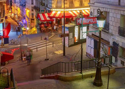 巴黎法国晚上蒙马特街图片
