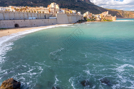戈尔福城堡的城市长廊和海滩意大利西西里意大利西西里岛戈尔福城堡图片