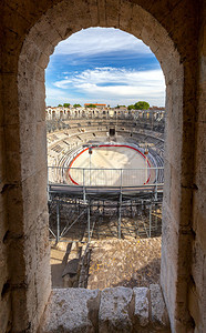 罗马两栖剧院古老的舞台在阳光明媚的一天景象法国阿列斯普罗旺古老的马两栖剧院竞技场图片