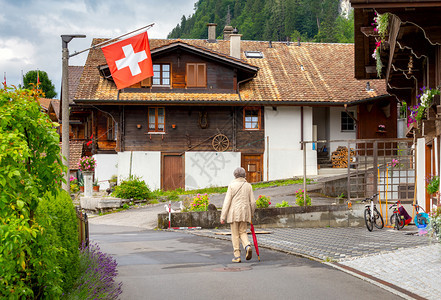瑞士的Iseltwald村在著名的Brienz湖上图片