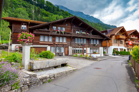 瑞士的Iseltwald村在著名的Brienz湖上图片