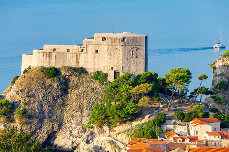 城市中世纪历史部分圣劳伦斯堡的空中景象一个晴朗的早晨Dubrovnik克罗地亚杜布夫尼克圣劳伦斯堡早上图片