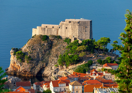 城市中世纪历史部分圣劳伦斯堡的空中景象一个晴朗的早晨Dubrovnik克罗地亚杜布夫尼克圣劳伦斯堡早上图片