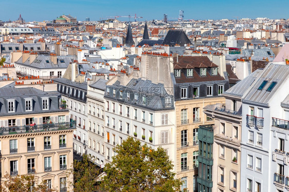 清晨对城市和屋顶的摄像空中观察法国巴黎清晨对该城市的景象空中观察图片