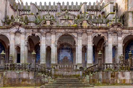 葡萄牙波尔图的古老中世纪大教堂葡萄牙波尔图的古老大教堂图片