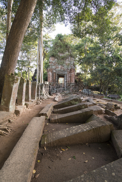 高棉寺庙位于柬埔寨西北部柏威夏市以西的Srayong镇以东柬埔寨SraEm2017年11月柬埔寨SRAEMPRASATKOHKE图片