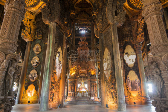 在泰国春武里省芭堤雅市的真理之林圣殿里面泰国芭堤雅2018年11月泰国芭堤雅真理圣殿图片