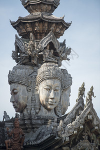 泰国清布里省芭堤雅市真理寺的木雕作品泰国芭堤雅2018年11月泰国芭堤雅真理圣殿图片