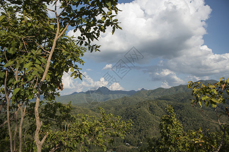 从瓦特弗拉的景观来看多伊楞寺位于泰国北部弗拉市附近的山区泰国弗拉2018年11月泰国佛拉瓦佛拉那多冷寺图片