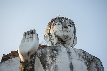 a泰国北部Phitsanulok市钱德拉宫废墟上的佛祖泰国Phitsanulok2018年月图片